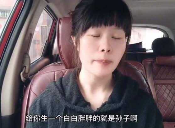 李村网红小哥哥吃瓜视频,带你领略美食与娱乐的完美融合  第3张