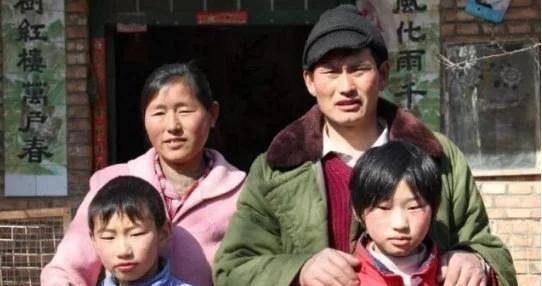 大衣哥被爆料绯闻视频,真相与争议并存  第2张