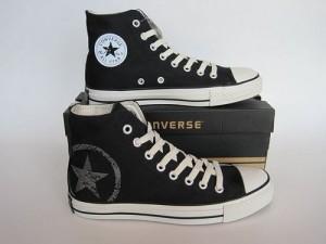 最新帆布鞋爆料图片高清,揭秘最新帆布鞋高清爆料，引领街头时尚潮流