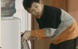 家里比较烦在线观看,揭秘家庭生活烦恼的喜剧之旅 第2张 家里比较烦在线观看,揭秘家庭生活烦恼的喜剧之旅 第2张